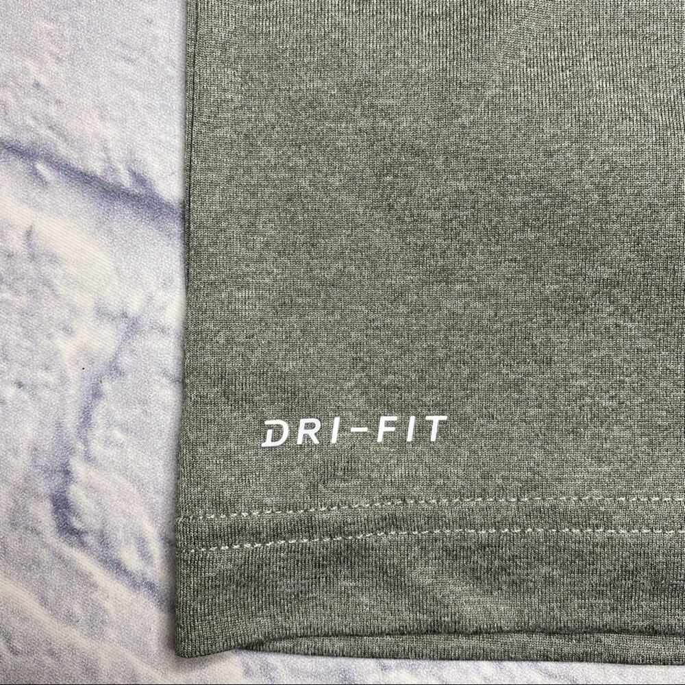 NEW Nike Dri-Fit, Athletic Cut Tee in Grey - Picture 5 of 7